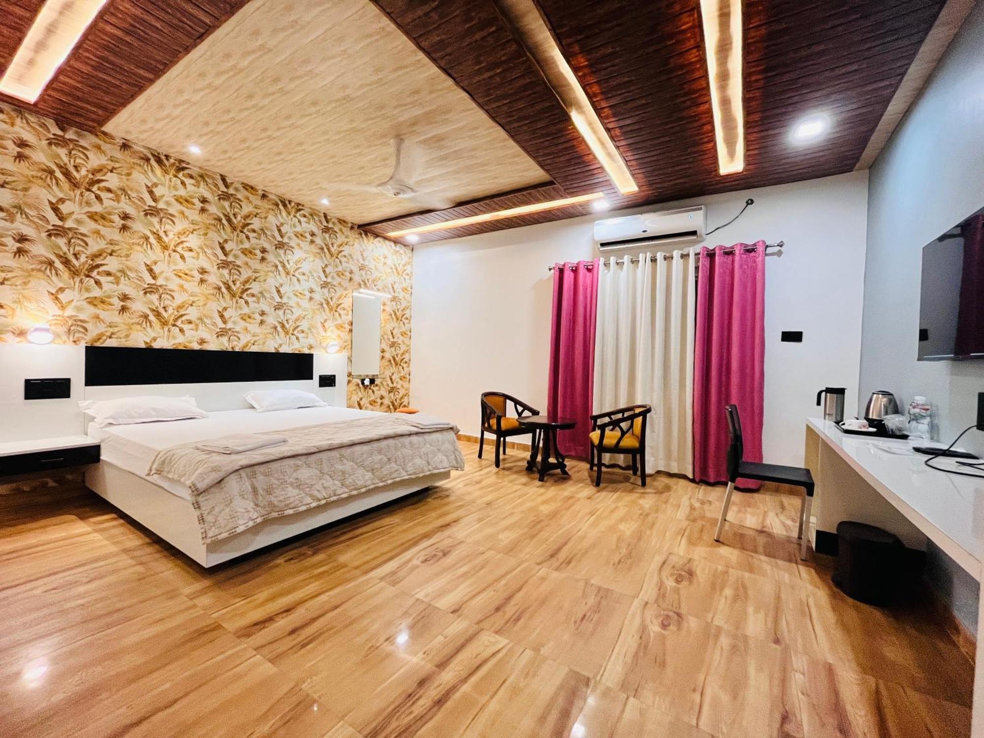 Hotel Buddha Park, Paharia, バラナシ エクステリア 写真