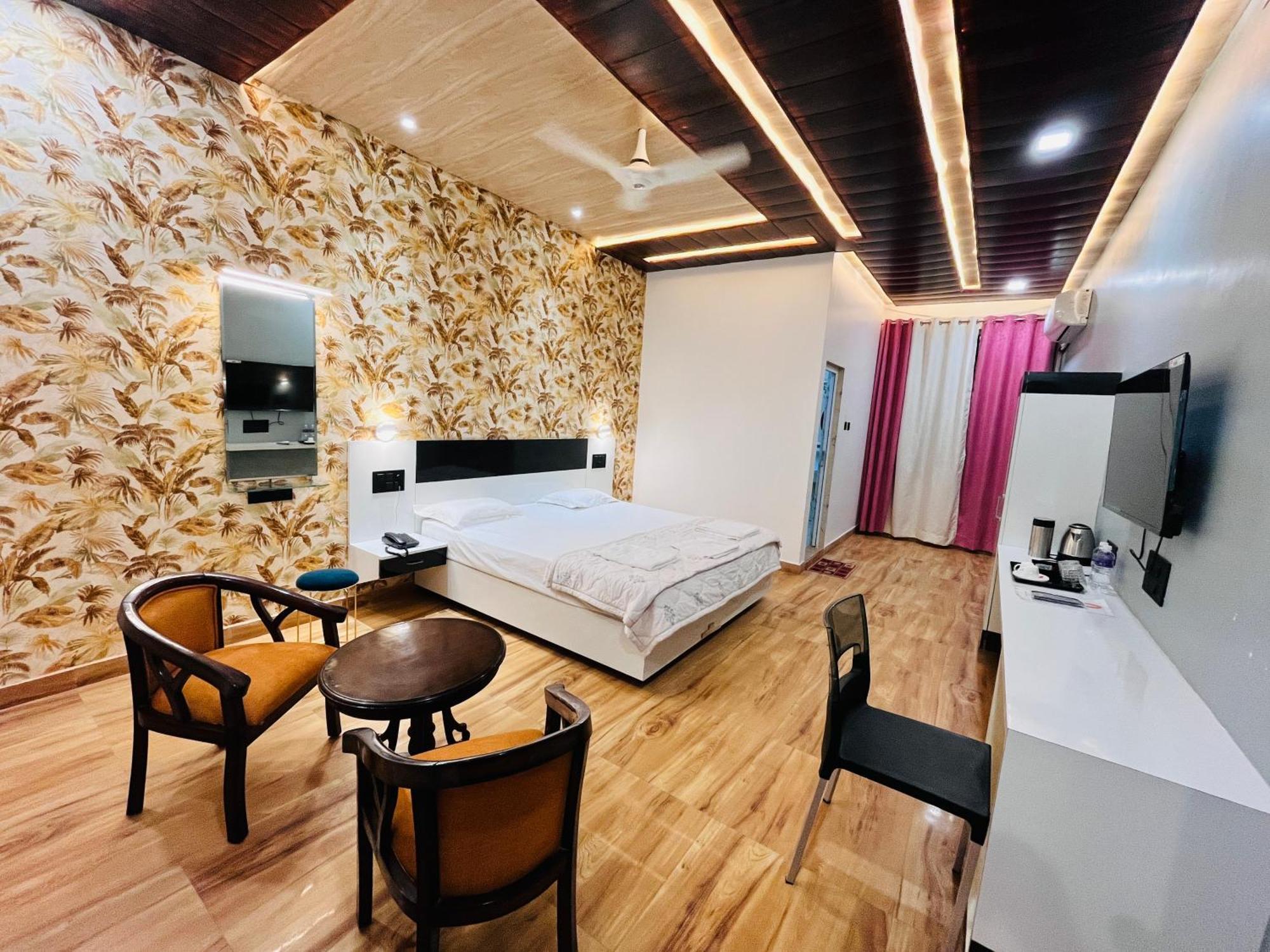 Hotel Buddha Park, Paharia, バラナシ エクステリア 写真